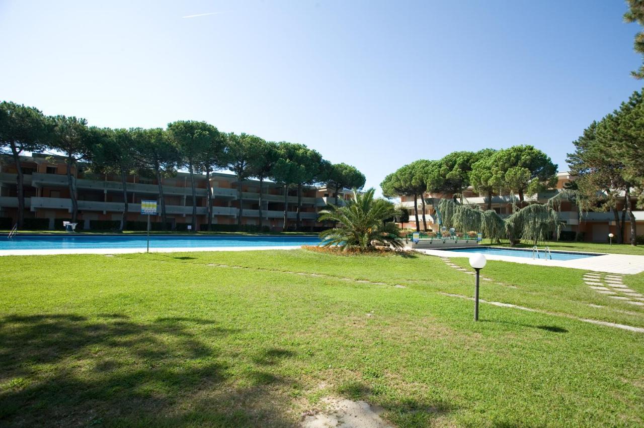 Solarium/Piscina Villa Bibione Exteriör bild